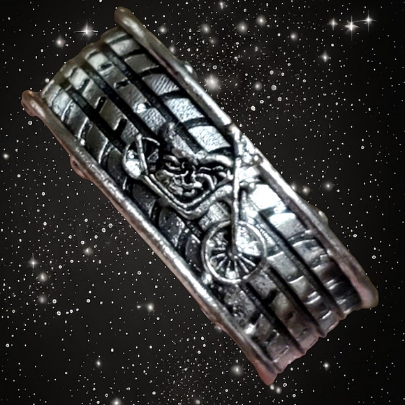 Punk style tire w/ motorcycle 🏍 men's ring size 10. - Picture 2 of 5